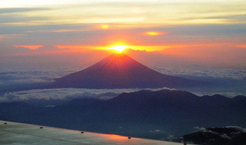 Matahari Terbit di Gunung Fuji, Jepang